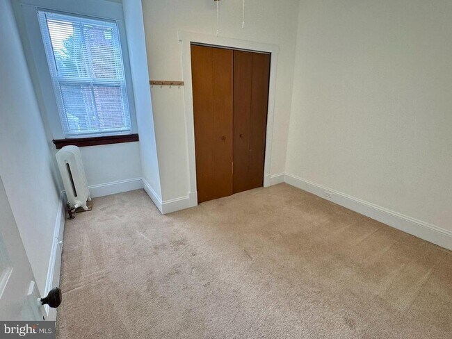 Building Photo - 112 E 3rd St