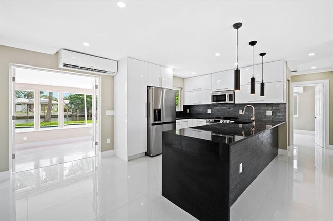 Building Photo - 121 Almar Dr