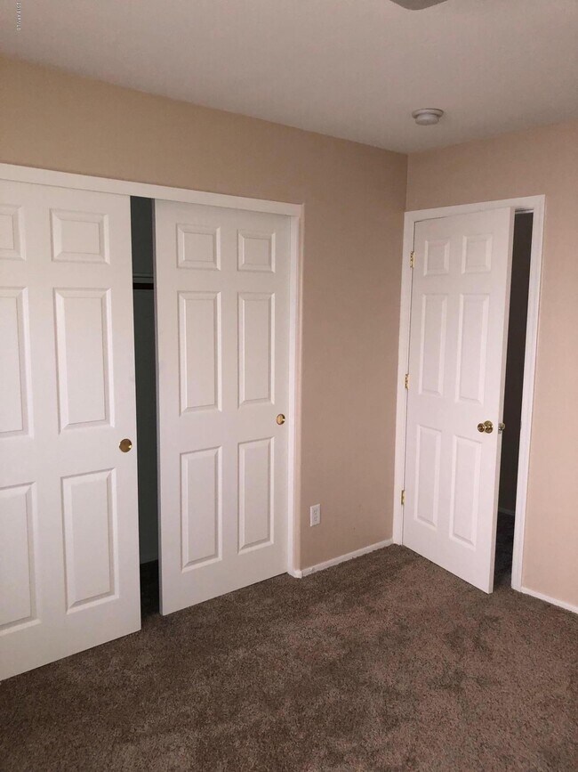 Building Photo - 22821 W Cantilever St