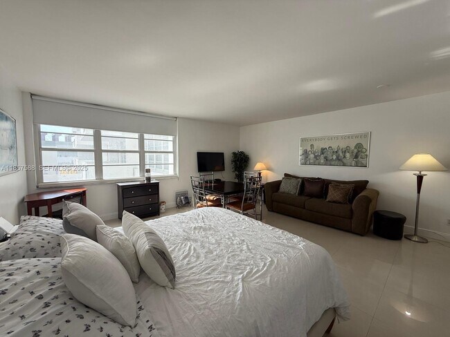 Building Photo - 100 Lincoln Rd