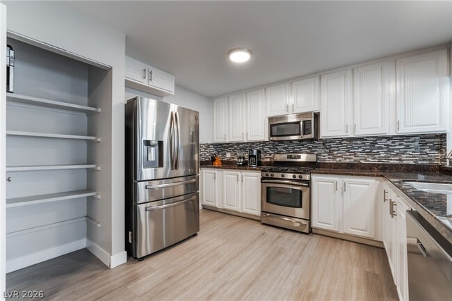 Building Photo - 3992 Chinchilla Ave