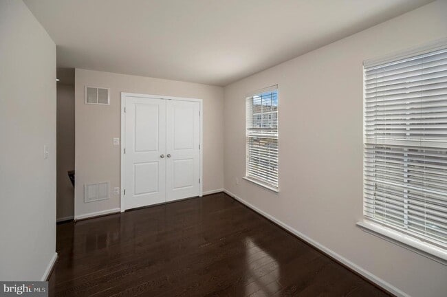 Building Photo - 208 Freesia Ln