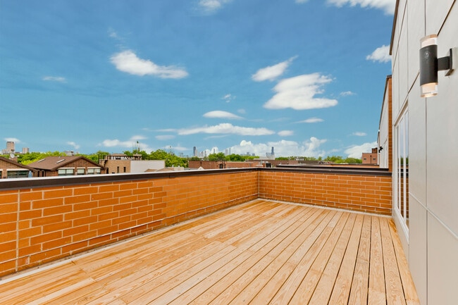 Building Photo - 2725 N Ashland Ave