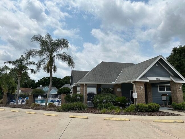 Building Photo - Cozy 3 bed 2.5 bath home in the heart of O...