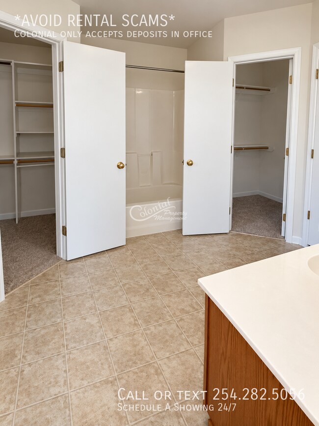 Building Photo - 5207 Holster Dr