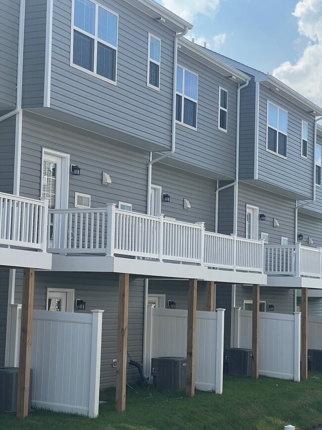 Building Photo - 1057 Flint Ct