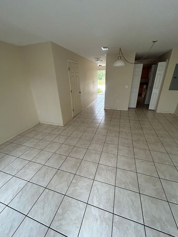 Building Photo - 271 Hart Ln