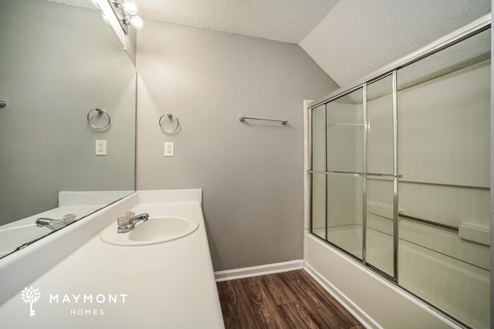 Building Photo - 800 Tramore Dr