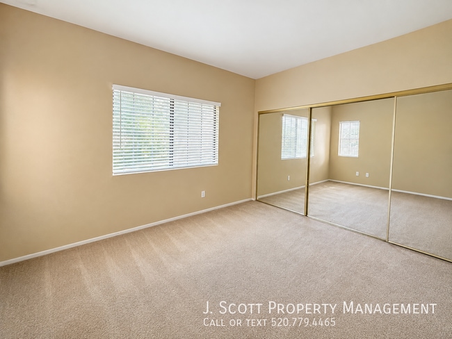 Building Photo - 930 N Mesa Dr