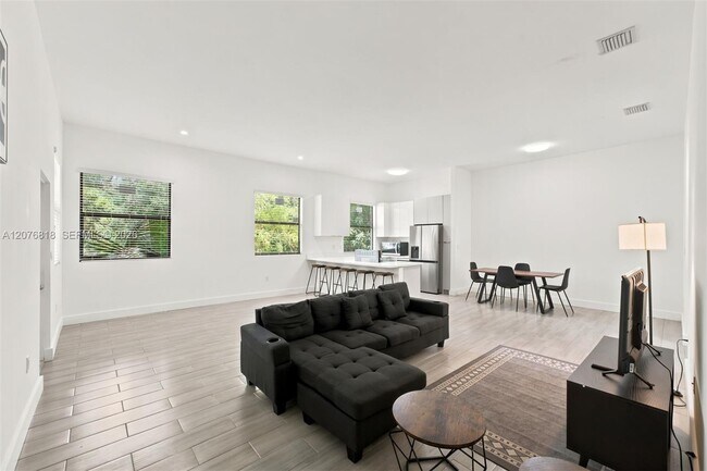Building Photo - 1544 NW 59th St