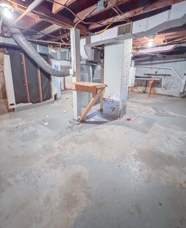 Building Photo - 2 BED/ 2 BATH SINGLE FAMILY HOME