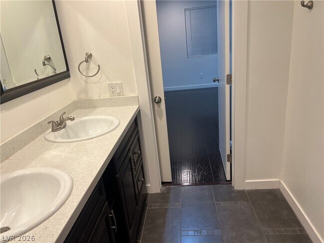 Building Photo - 811 E Oakey Blvd