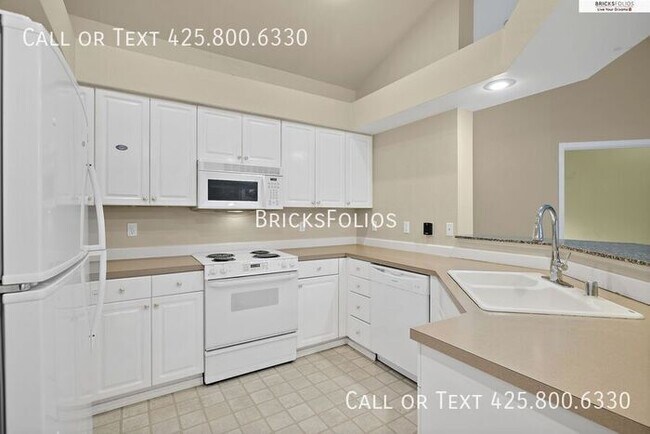 Building Photo - Your Dream Condo in Bothell: Designer Details and Tranquil Views!