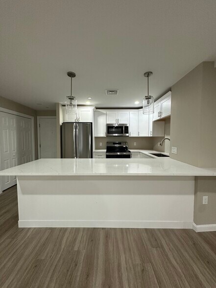 Building Photo - 64 Willard St