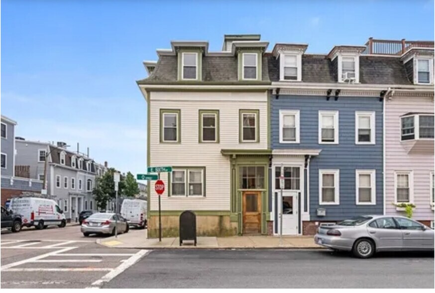 Building Photo - 779 E 6th St