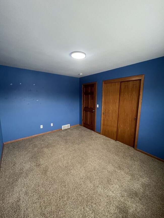 Building Photo - N6188 Shadybrook Ln