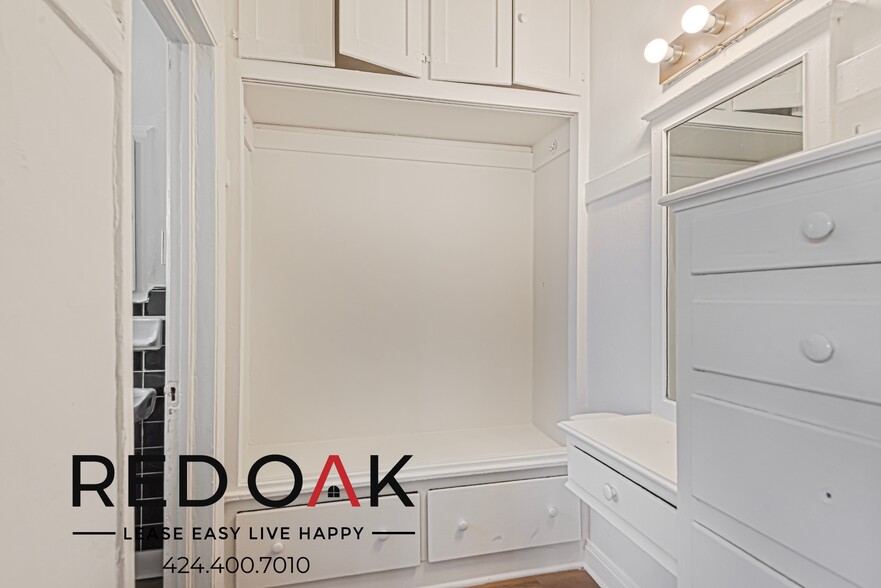 Building Photo - 516 S St Andrews Pl