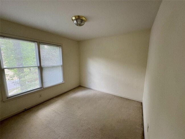 Building Photo - 3202 Oaktree Ct NW
