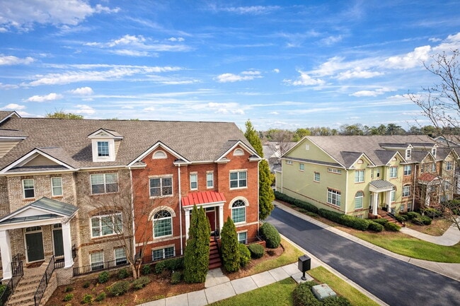 Building Photo - Gated Johns Creek End-Unit Townhome | 3BR / 3.5BA | Minutes to Avalon & GA-400