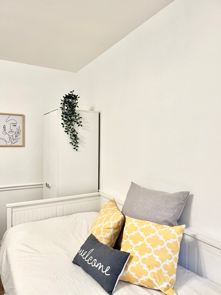 Building Photo - 614 G St SW