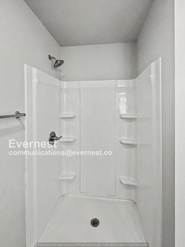 Building Photo - 4 Bed/2.5 Bath Home with Garage / Pet-Friendly / Available Now!