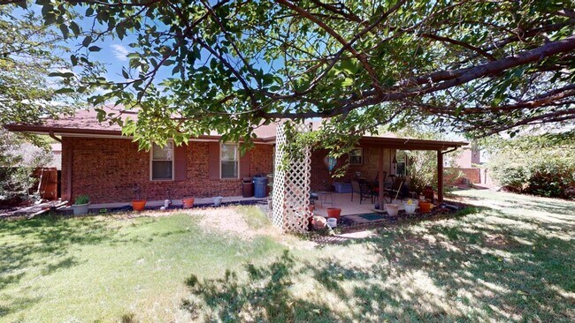 Building Photo - Fully Furnished 3 Bedroom Rental