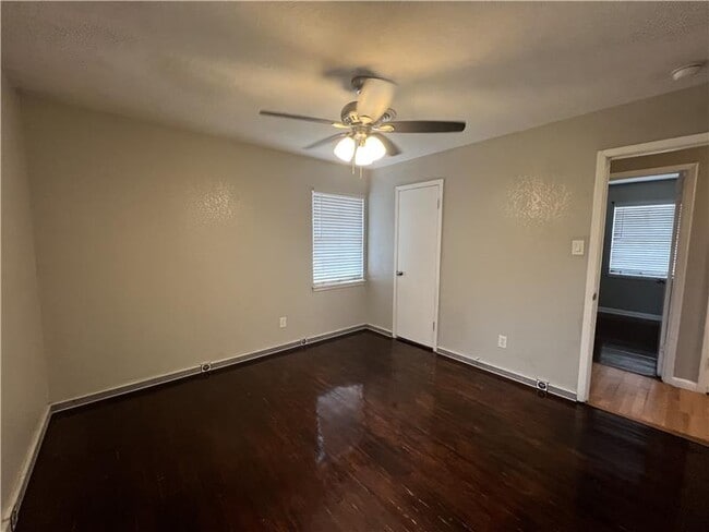 Building Photo - 806 Sandy Ct