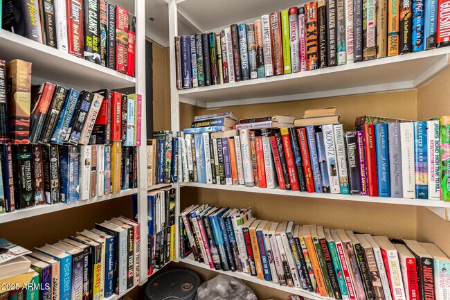 Building Photo - 8700 E Mountain View Rd