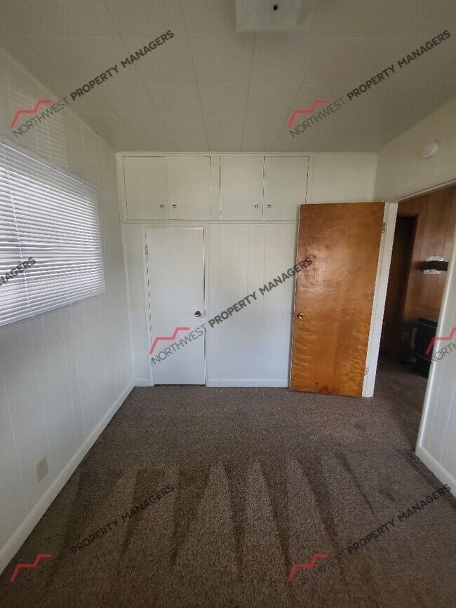 Building Photo - 629 NW Hawthorne Pl