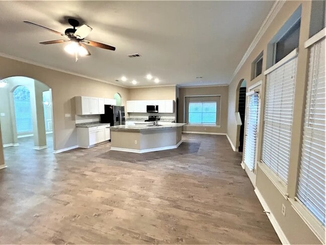 Building Photo - 1103 Miramar Ave