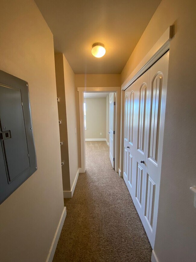 Building Photo - 9993 W Rosecroft Ct