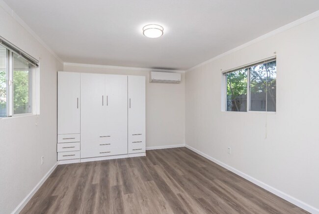Building Photo - 4/2 + Detached Studio & Pool! One Property...