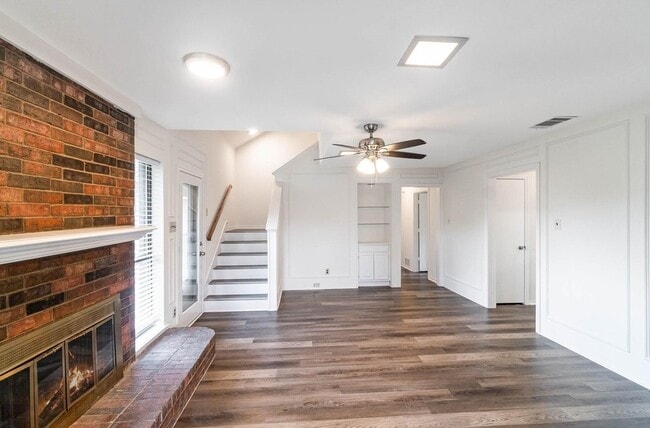 Building Photo - 1905 Lansdown Ct