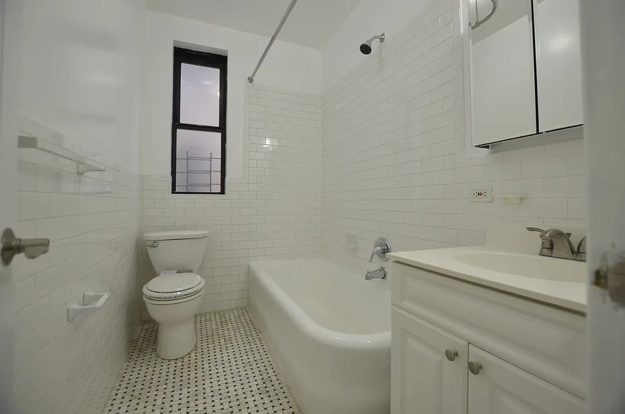 Building Photo - 121 E 38th St