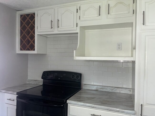 Building Photo - 476 Stallion Ct
