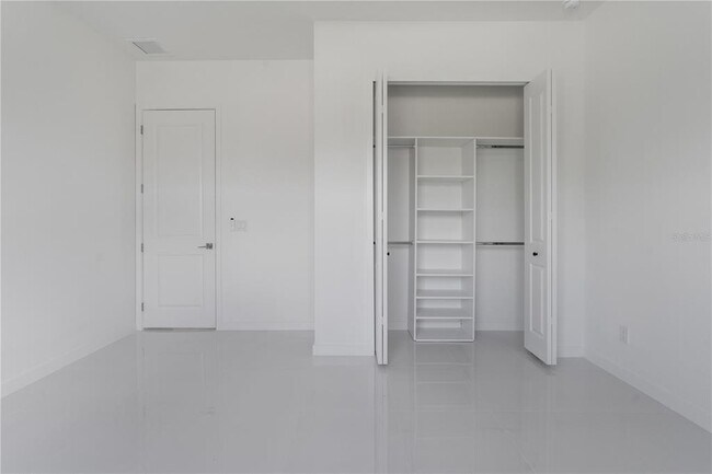 Building Photo - 10070 Flat River St