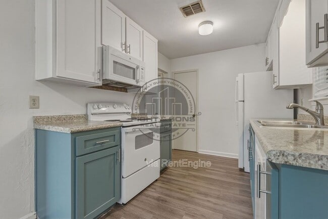 Building Photo - 713 Pointe Ct