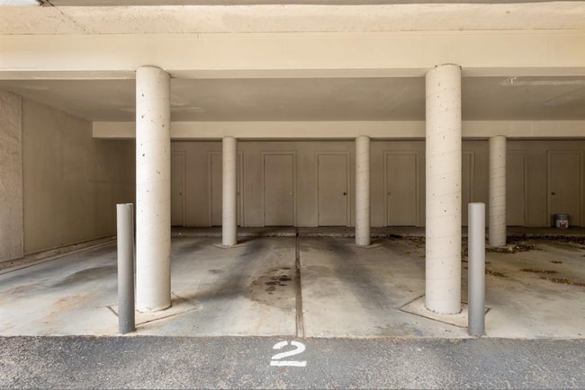 Building Photo - Updated one bedroom condo in heart of Austin!