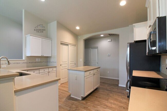 Building Photo - 6914 Three Rivers Dr