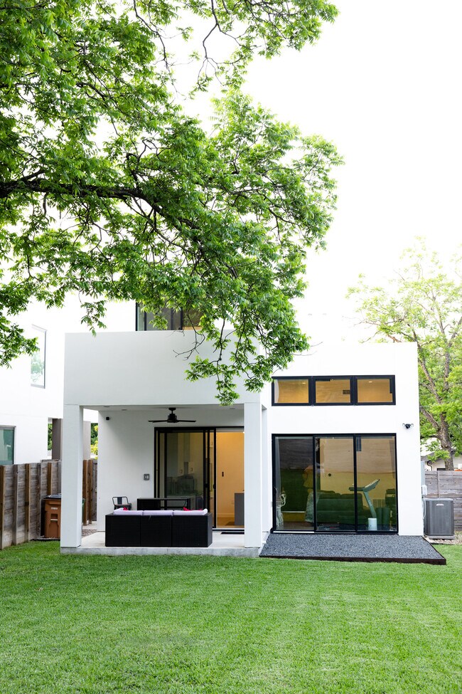 Building Photo - 507 S Park Dr