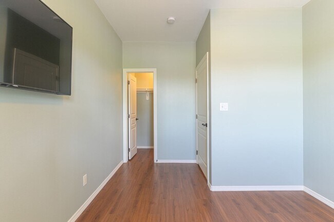 Building Photo - 28 Harbor View