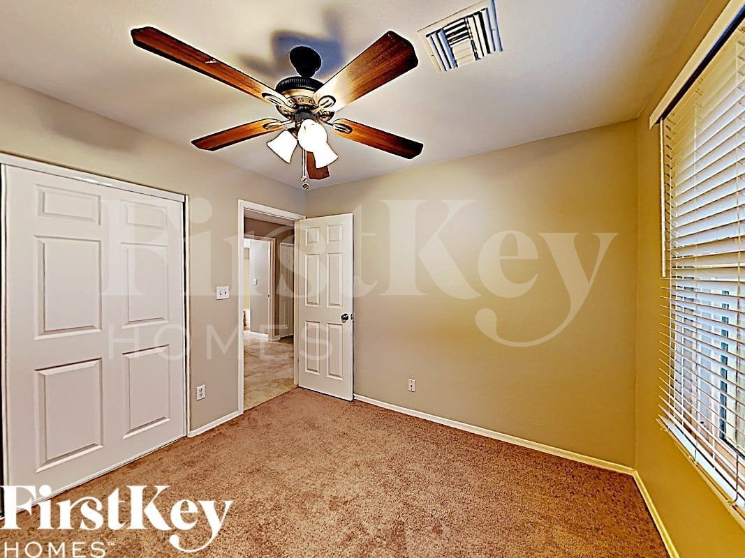 Building Photo - 5314 W Altadena Ave