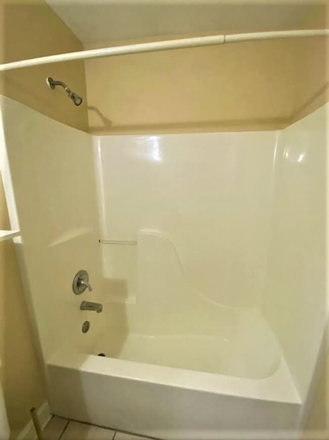 Building Photo - Downtown Cornelius! Minutes from Lake Norman!  2 Bedroom Duplex!  Lawn Care Included!