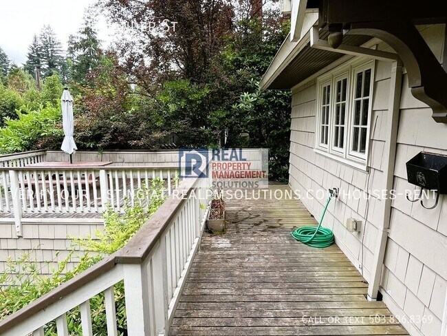 Building Photo - 3022 SW Periander St