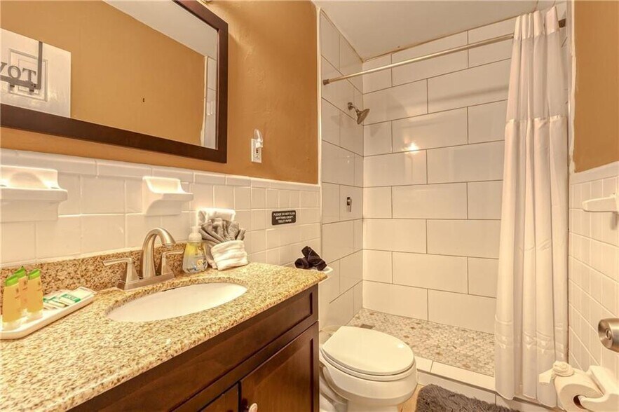 Building Photo - 1517 NE 17th Ter