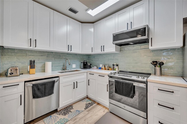 Building Photo - 2740 NE 15th St