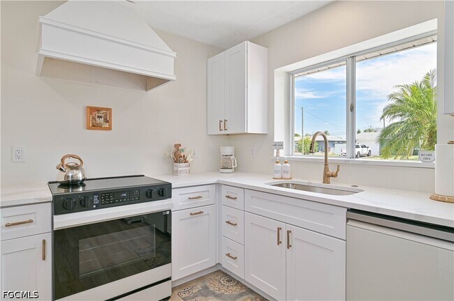 Building Photo - 4520 SE 9th Ave