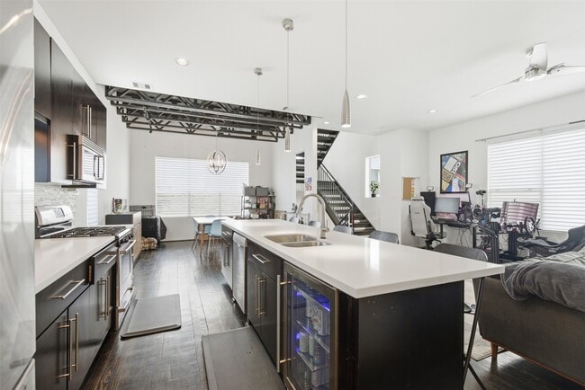 Building Photo - 4704 Crawford St