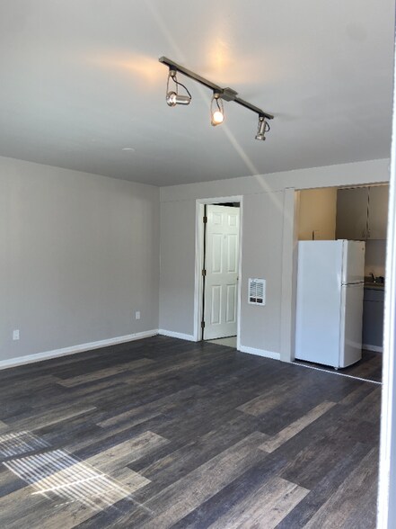 Building Photo - 1215 Queen Anne Ave N