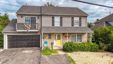 Building Photo - 450 Beachway Ave